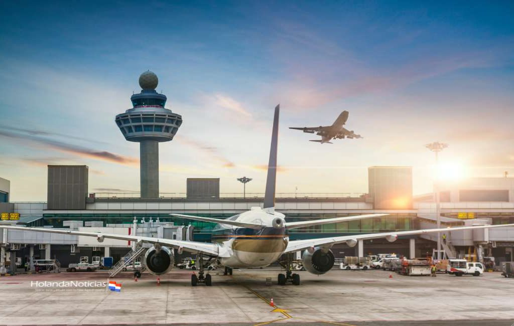 El turoperador neerlandés Corendon traslada vuelos a Bruselas debido al caos de Schiphol